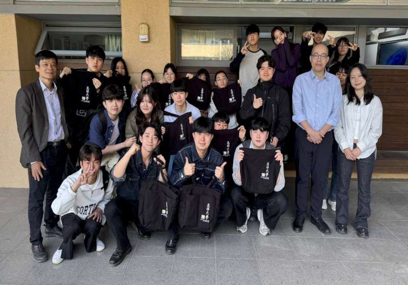 韓國慶熙大學訪姐妹校高大文化研習交流 走讀高市駁二特區等景點感受時代更迭