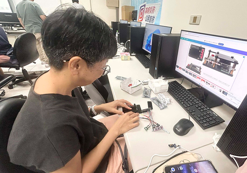 高市教育局攜手立德國中智慧防災創課工作坊 實作智慧防災同步警示模組