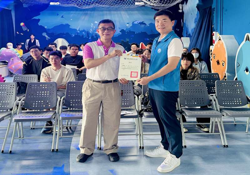 高科大師生前進海洋局蚵子寮海洋教室戶外教學 走讀體驗實作深耕海洋環教