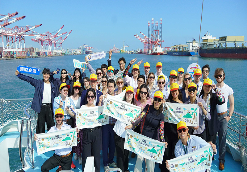 外交部2026國際青年菁英領袖研習班抵高 參訪亞灣巡禮高雄港獲贈台式潮流迎賓禮