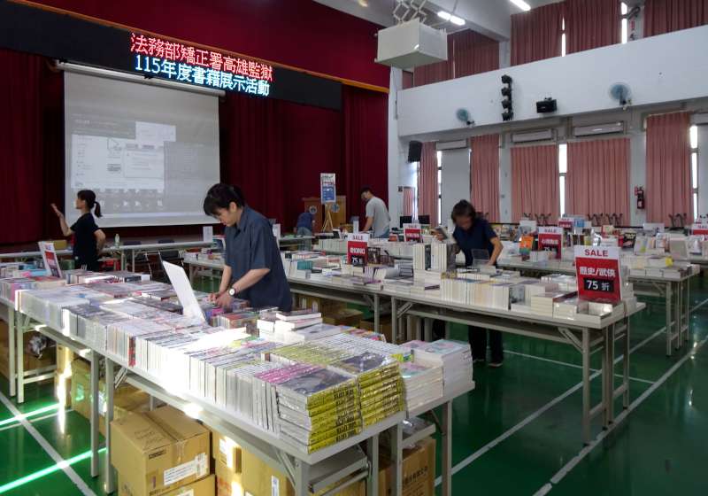 高雄監獄為期3天書展 逾2000名收容人品味書香
