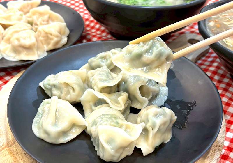 唯有這一顆黑豬肉水餃 藏著家的溫度 唯。手工黑豬肉水餃 以品質及人情味立足老鹽埕