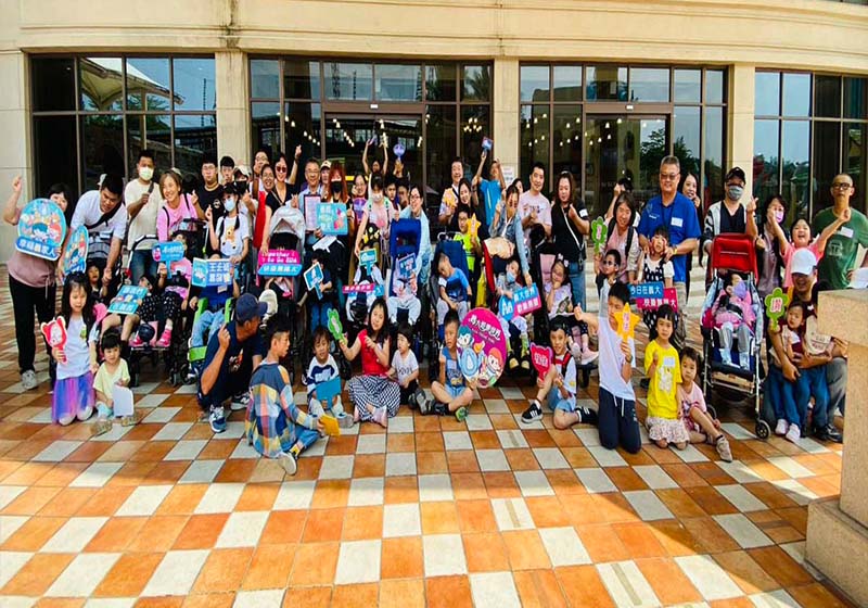 義大遊樂世界攜手台灣福佑天使家庭協會 邀慢飛天使家庭親子暢玩遊樂設施