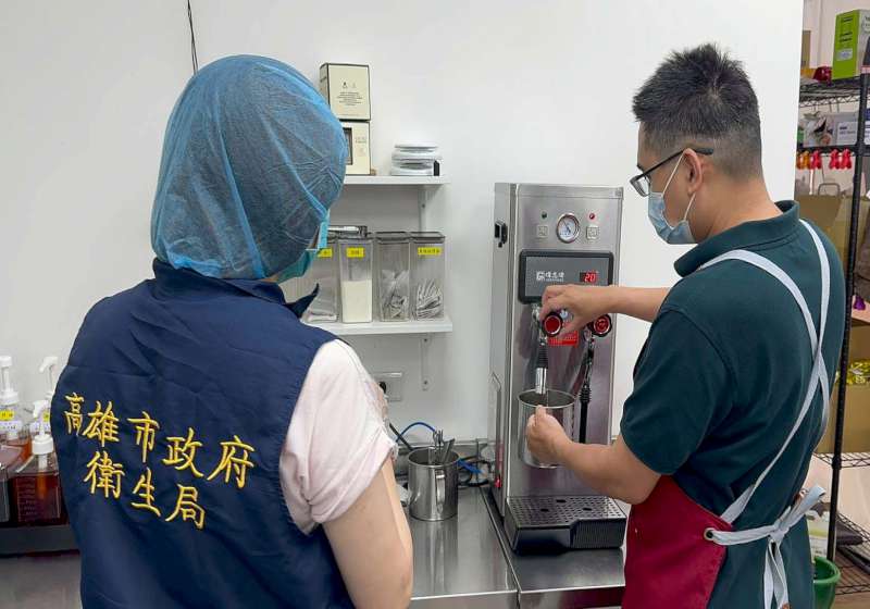 高市衛生局5月抽驗76件飲冰品全數合格 1至4月2件大腸桿菌超標依法裁處