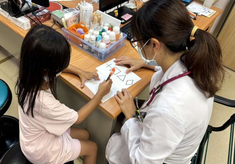 高市160家合約醫療院所開放未滿7歲童免費發展篩檢 贈限量百元禮物卡