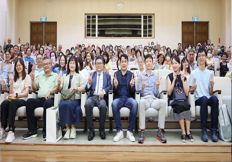 屆退腦神經外科醫李昆興受邀高市社教館 從醫學與藝術談行醫生涯