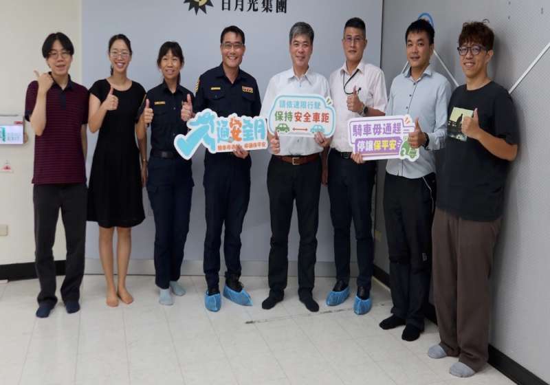 高市警局交大前進半導體廠 宣導機車防禦駕駛停讓文化
