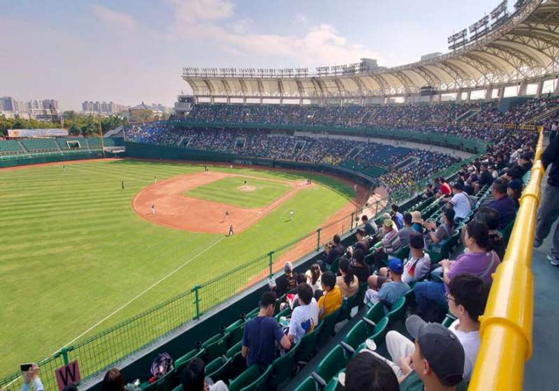 高市運發局2026年續推學生50元看球優惠方案 台鋼雄鷹45主場開放上網預訂