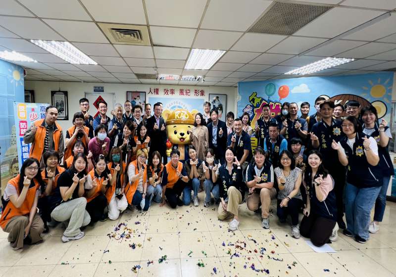 高市警局少年隊熊青春刑警Q版公仔宣導預防犯罪 感謝1企業1基金會贊助支持