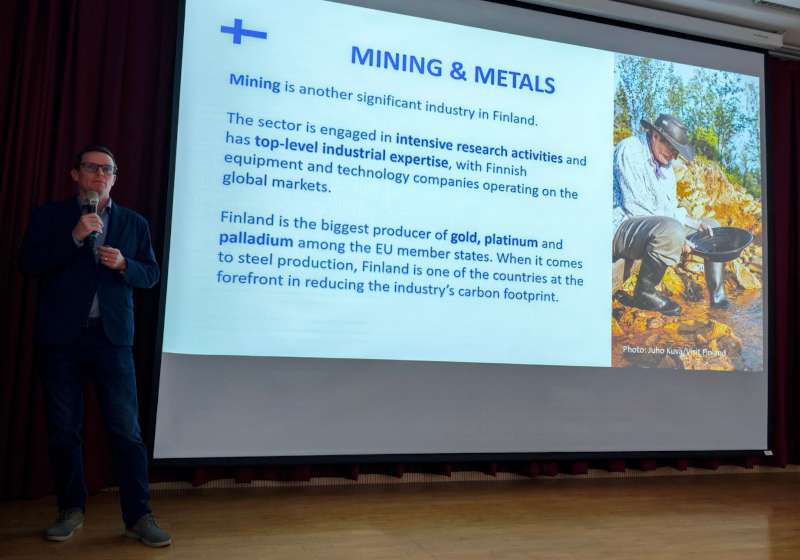 芬蘭駐台商務辦事處代表羅瑞受邀高大分享幸福祖國 暢談社會制度自然環境產業發展