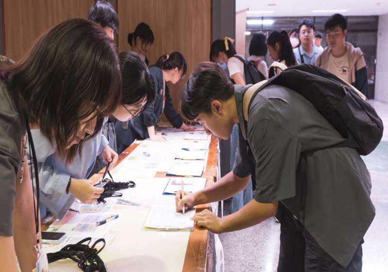 高市府115年度大專青年公部門暑期工讀首採網路紙本報名 職前講習四維中心起跑