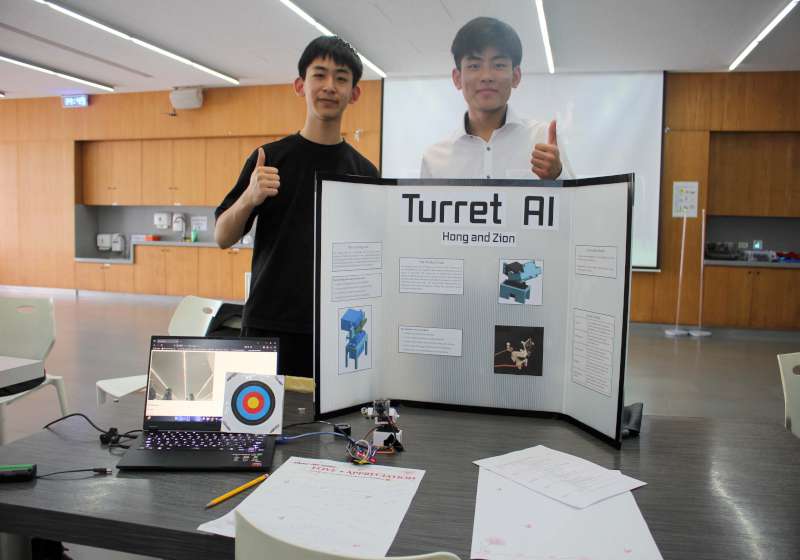 高雄美國學校IB個人專案展 75名十年級生秀轉化全球議題變身行動成果