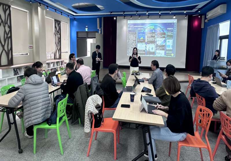 高市教育局114年推百校AI教師增能研習 千名學員取得搜尋引擎教育家認證