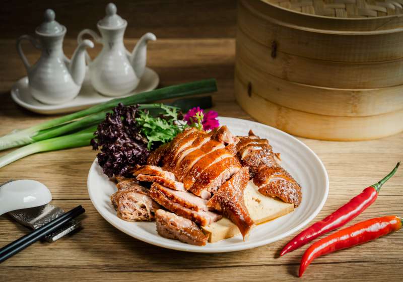 承億酒店賀鴨郎推「港味無限暢饗」 37道港粵料理現點現做引爆高雄餐飲熱潮