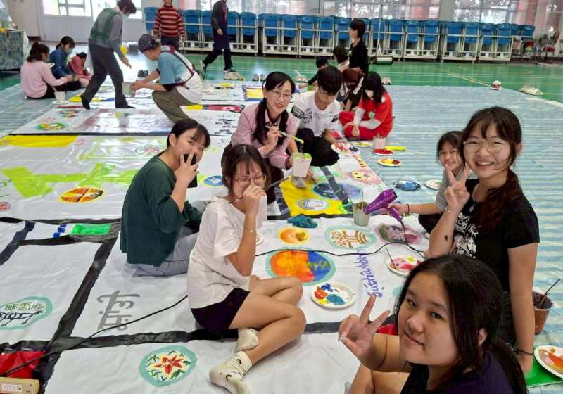 高市彌陀區彌陀國中、鼓山區壽山國中 推國際格爾尼卡兒童和平紀念壁畫聯展