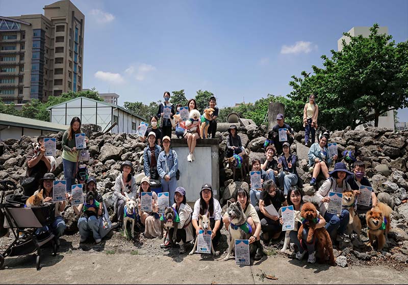 高市農業局動保處兩度攜手消防局特搜大隊 邀25隻好伴犬、飼主體驗馴養課程