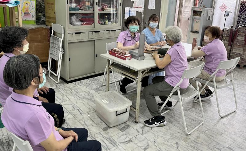 高市湖內區數位機會中心攜手湖內公館社區 導入健康量測資訊上傳雲端輔助醫師診療