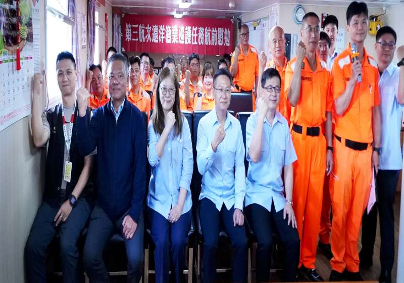 海委會海巡署巡護九號高港出發巡護太平洋公海 主委管碧玲慰勉執勤人員辛勞