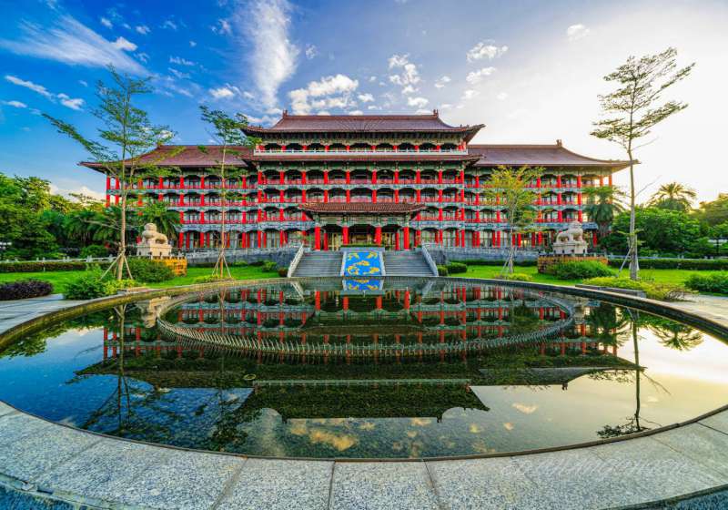  高雄圓山大飯店響應國旅補助 2大2小入住市景客房加價升等當月壽星最高折3200元