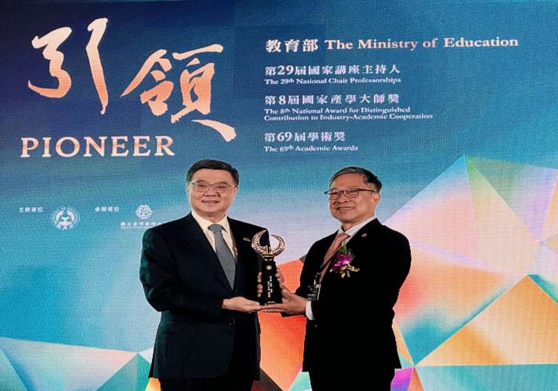 教育部第69屆學術獎 高醫大校長余明隆生物及醫農科學類科勝出