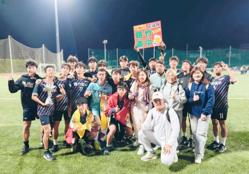 114學年度中等學校足球聯賽11人制 高市路竹高中踢下亞軍 
