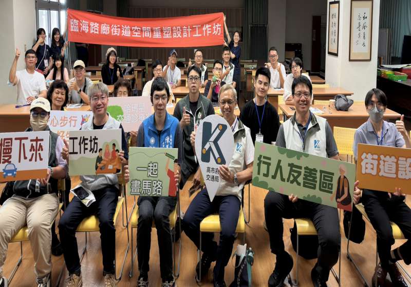 高市交通局前進鼓山區鼓山國小辦哈瑪星交通工作坊 走讀分組討論手繪擘劃未來樣貌