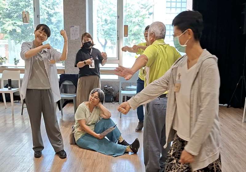 高市港都社大「創齡行動・城市沙龍」聚焦社會情緒學習 世界咖啡館擘劃行動路徑