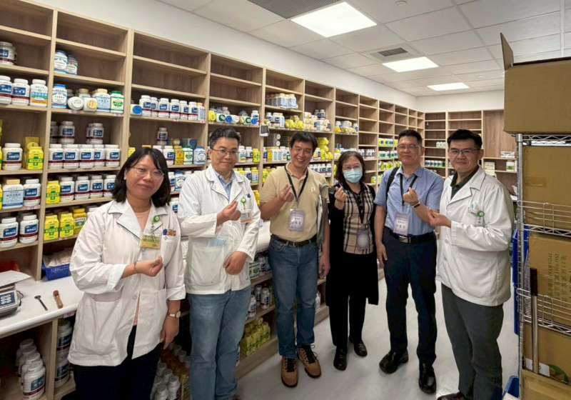 高雄秀傳紀念醫院獲頒藥師全聯會中醫實習場所標章 營造優質臨床實習環境