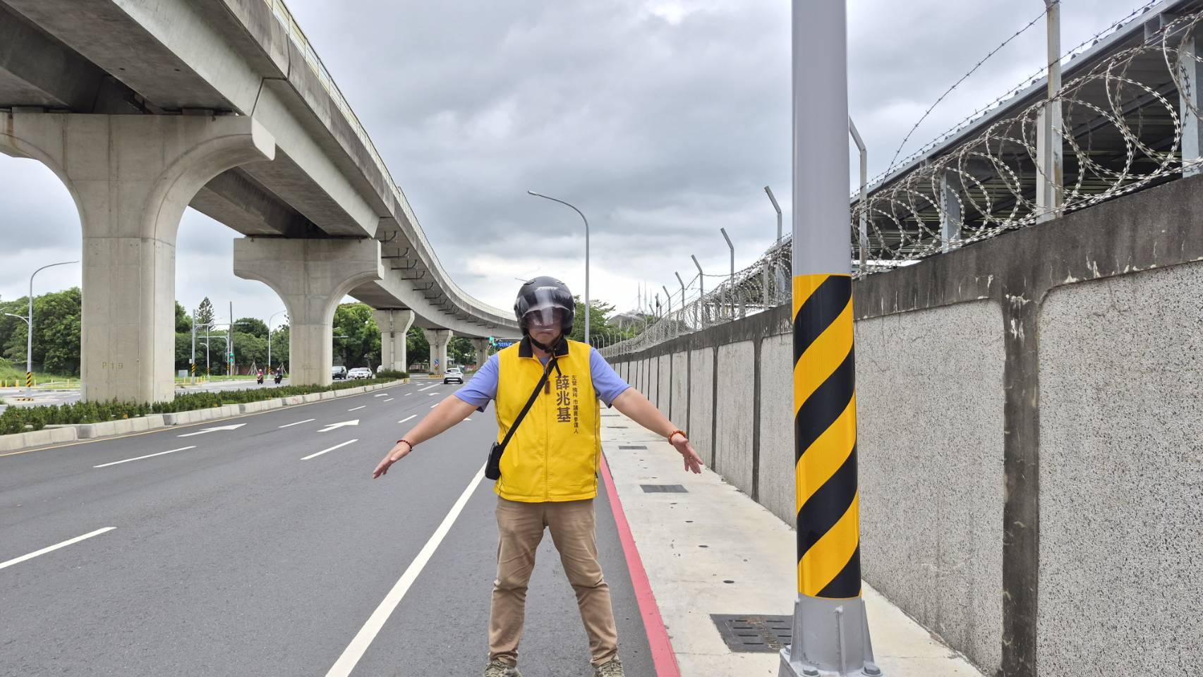 從細微處,看見民代的用心 翠華路機車道藏危機 薛兆基實測籲增設路燈防撞