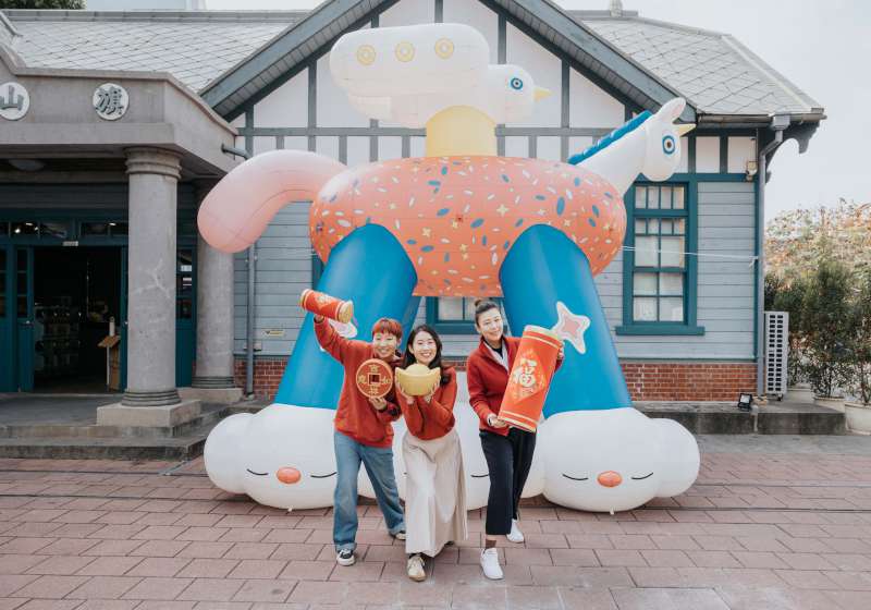 高市文化局力邀藝術家吳騏打造3座馬年造型氣球燈 進駐3文化場域陪伴歡度春節