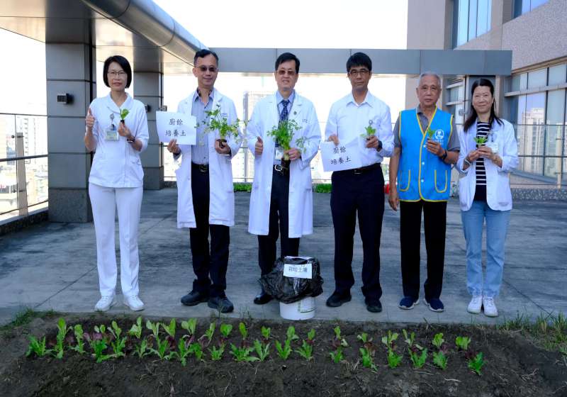 高市小港醫院跨單位推永續菜圃示範區減量廚餘 產出物入菜料理敦親睦鄰