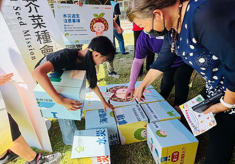基督教芥菜種會自主防災工作坊24學員 前進高市湖內區海埔國小化身關主宣導災防