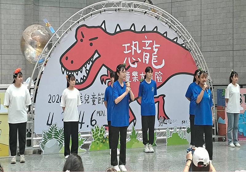 高市樹德家商幼保、照服科生參與科工館恐龍童趣大冒險 體現服務學習精神
