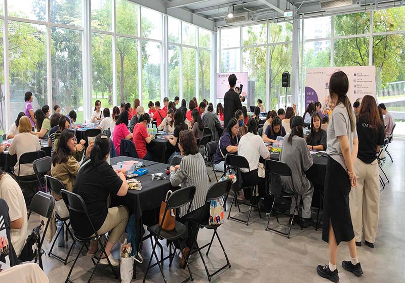 生醫商攜手愛女孩國際關懷協會前進台塑王氏昆仲公園 邀百人縫布衛生棉送愛非洲