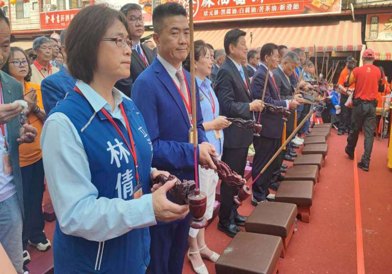 大甲媽繞境祝壽大典香客擠爆 立委林倩綺盼中央加速推動高鐵嘉義站聯外道路