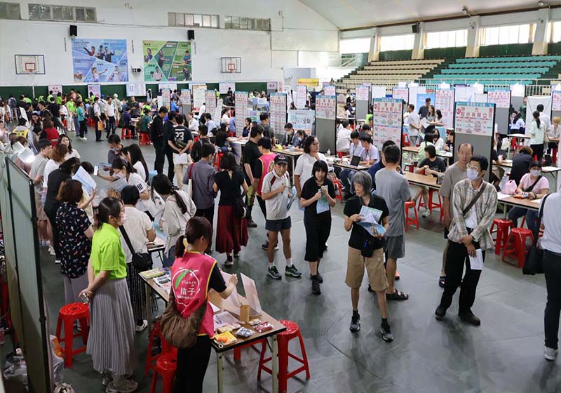 高市勞工局邀48家廠商前進中山大學附設國光高中 招募逾千名新血初步媒合率58.3%