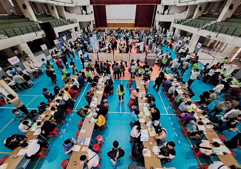 高市勞工局115年首邀45家企業前進鳳山福誠高中 招募逾1000名新血