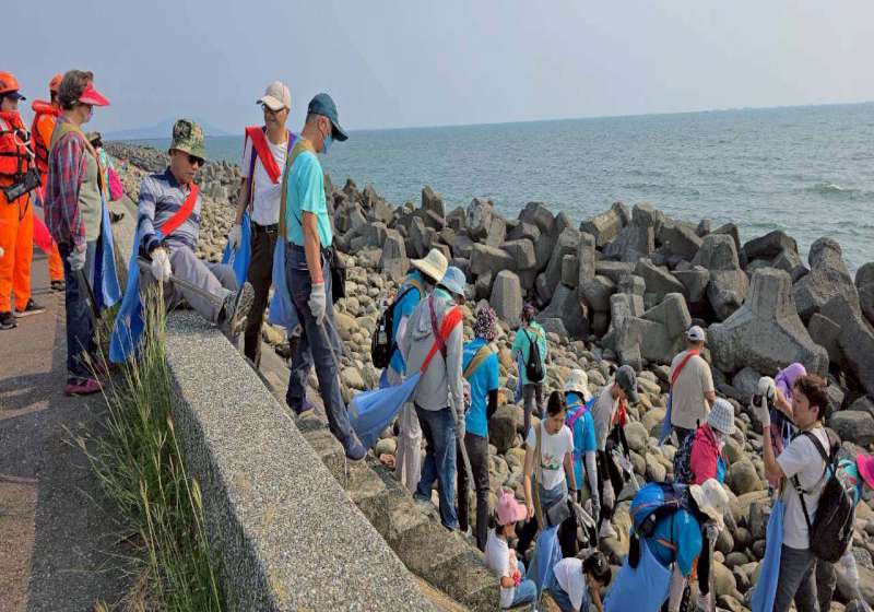 中華民國那爛陀慈善會第6屆守護海洋IN起來 樹科大流設系等11單位響應淨灘