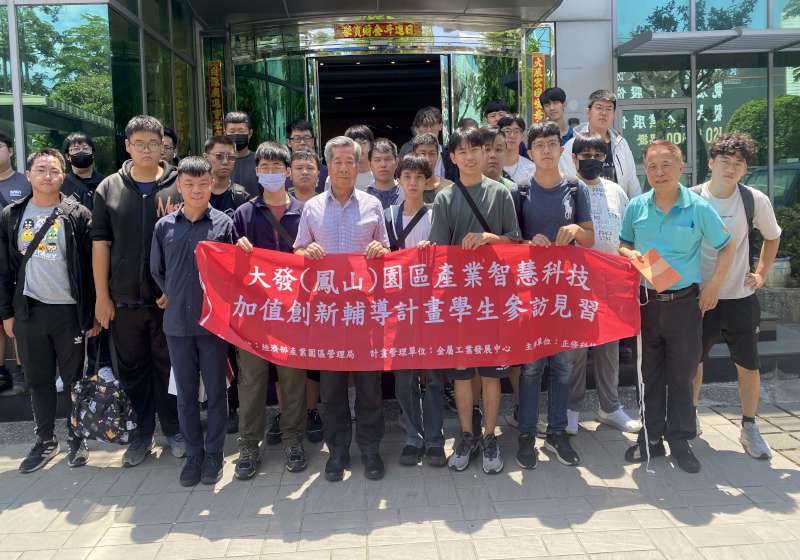 園管局2025AI佈局共創永續未來輔導計畫成果發表 正修科大曾仲葛、黃廣淼奪3獎