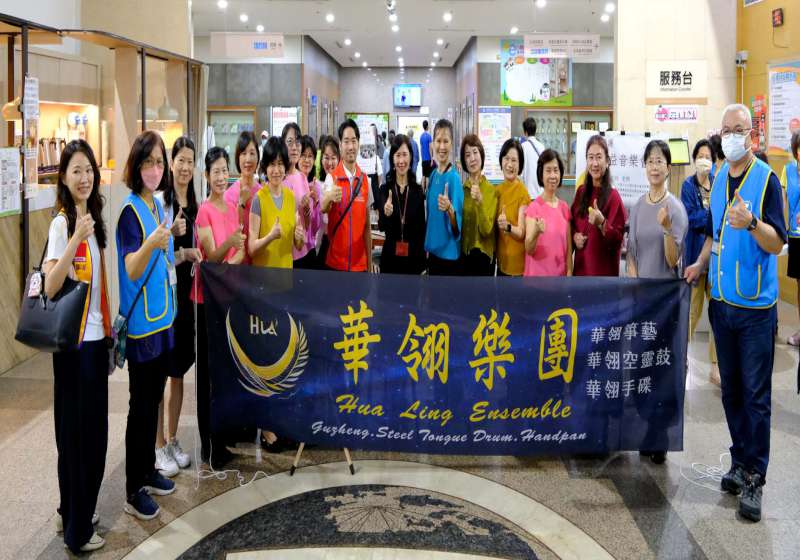 高市群英獅子會邀華翎樂團快閃高市小港醫院  演奏古箏、空靈鼓紓壓醫護人員