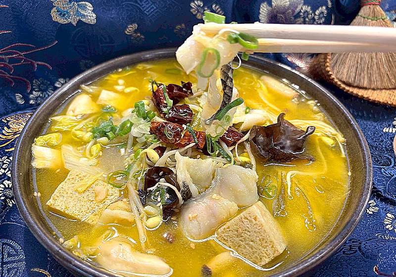 型男主廚為您上菜！酸菜魚好吃到客人只想獨享 洵饕酸菜魚 隱於平凡市場中的不平凡滋味