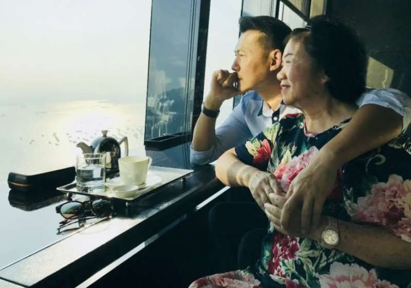 胡一虎母親安詳辭世 家族以人生畢業典禮送別