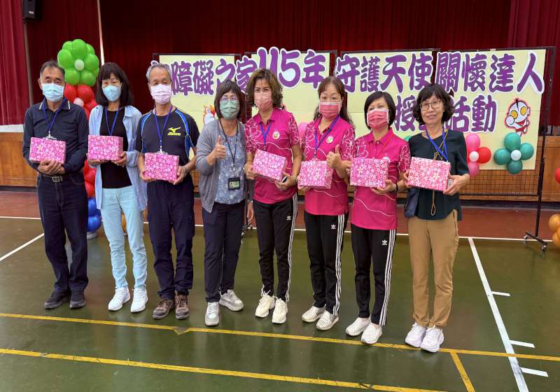 高市社會局無障礙之家115年授證29名關懷達人 口風琴伴奏搭配組曲獻唱熱場