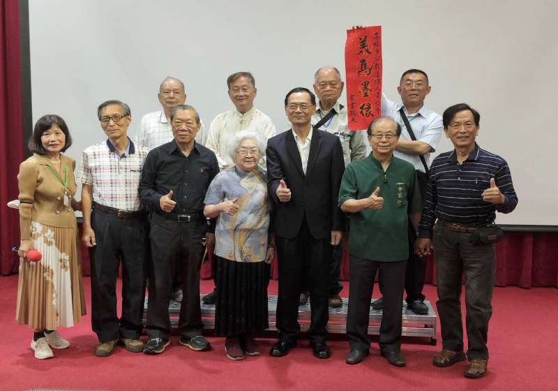 高市退休公教人員協會書畫聯展「美馬墨緣」 議會一、二樓藝術走廊邀賞