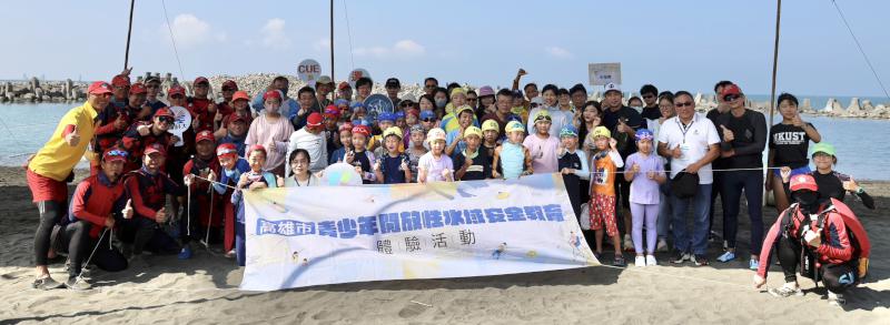高市教育局第9屆青少年開放性水域安全教育永安烏林投登場 40國小生模擬落水自救