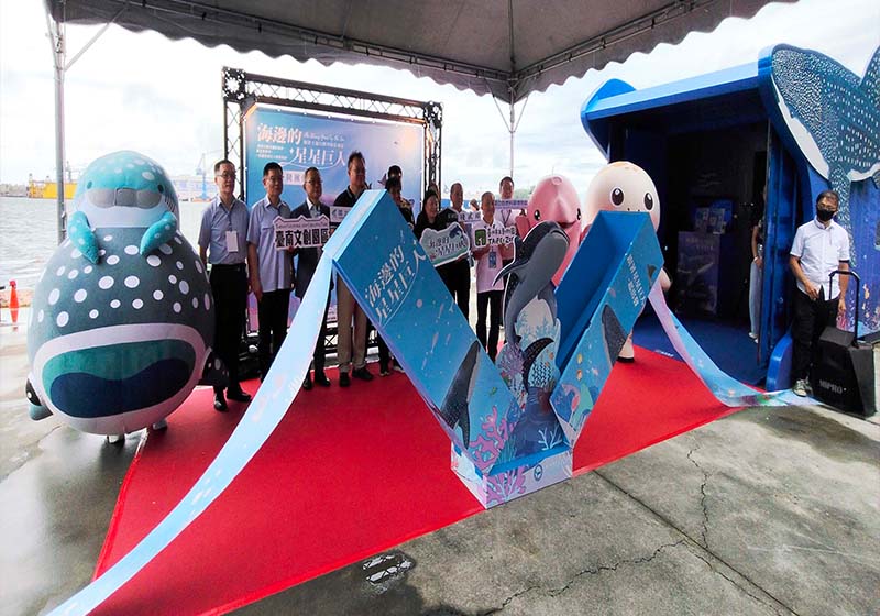 海保署鯨鯊主題行動貨櫃巡迴展 首站開抵高雄港棧貳庫4大展區邀賞