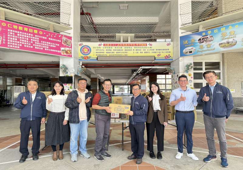 中油大林廠慰訪仁武特殊教育學校 贈點心賀年  