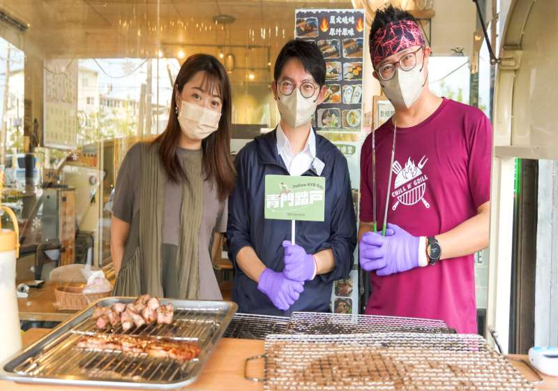 高市美濃區青創店家主打酸辣雞翅 青年局參訪交流品牌經營等議題