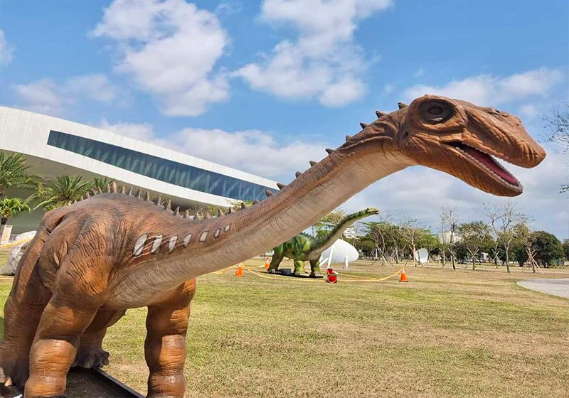 2026高雄兒童節擬真恐龍拍照裝置傳斷裂 教育局澄清與事實不符邀各界衛武營同樂