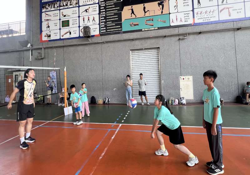 台電第10屆球類Fun電營高雄場前進鳳山區福誠高中 邀球星指導同步宣導節能